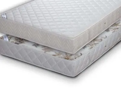 Saltea ortopedică de calitate superioară, menținută în stare perfectă datorită materialelor durabile și igienei corecte